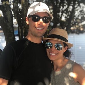 Meet your Posher, Hilary